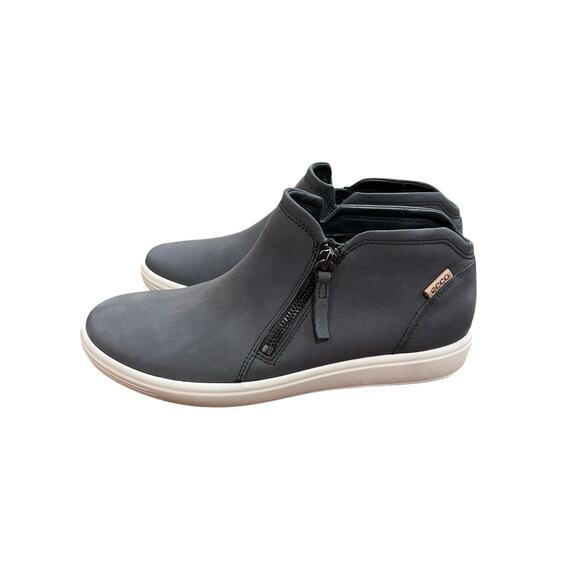 ECCO Women's Soft Nubuck Low Zip Sneaker Booties US Sz 8.5 Gray NWOB - Picture 2 of 13